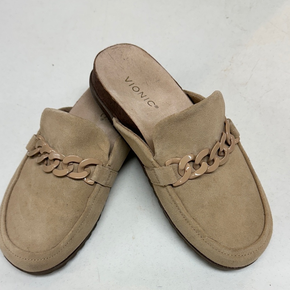 Women’s Vionic tan suede mules - like new - size 8